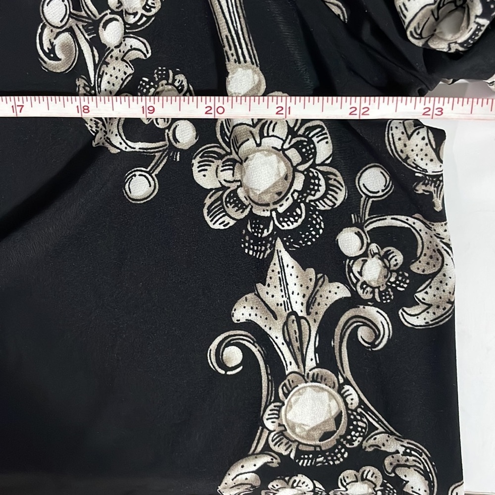 Chico’s Black Floral Top Size L - Picture 6 of 6